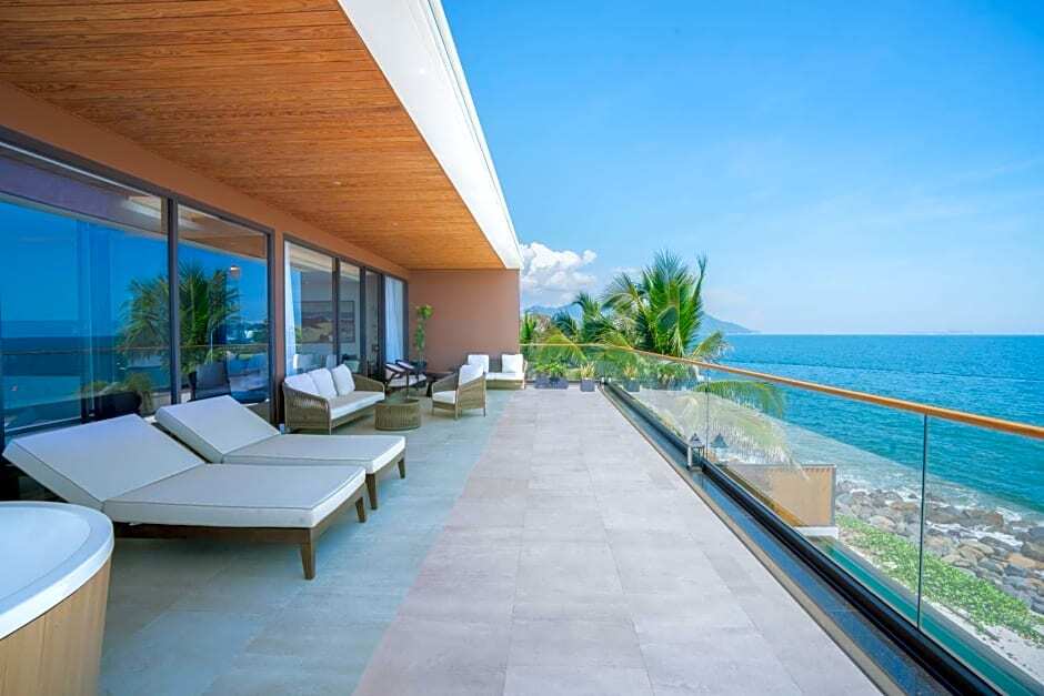 Вилла с бассейном с 4 комнатами oceanfront в Villa Le Corail, A Gran Melia Hotel