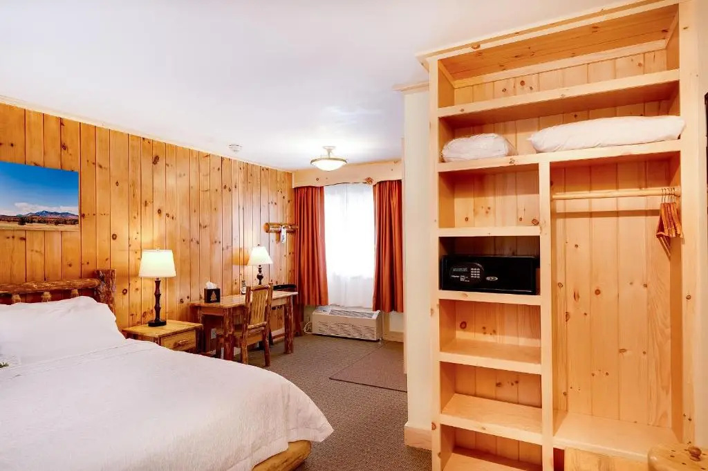 Adirondack Spruce Lodge - Général