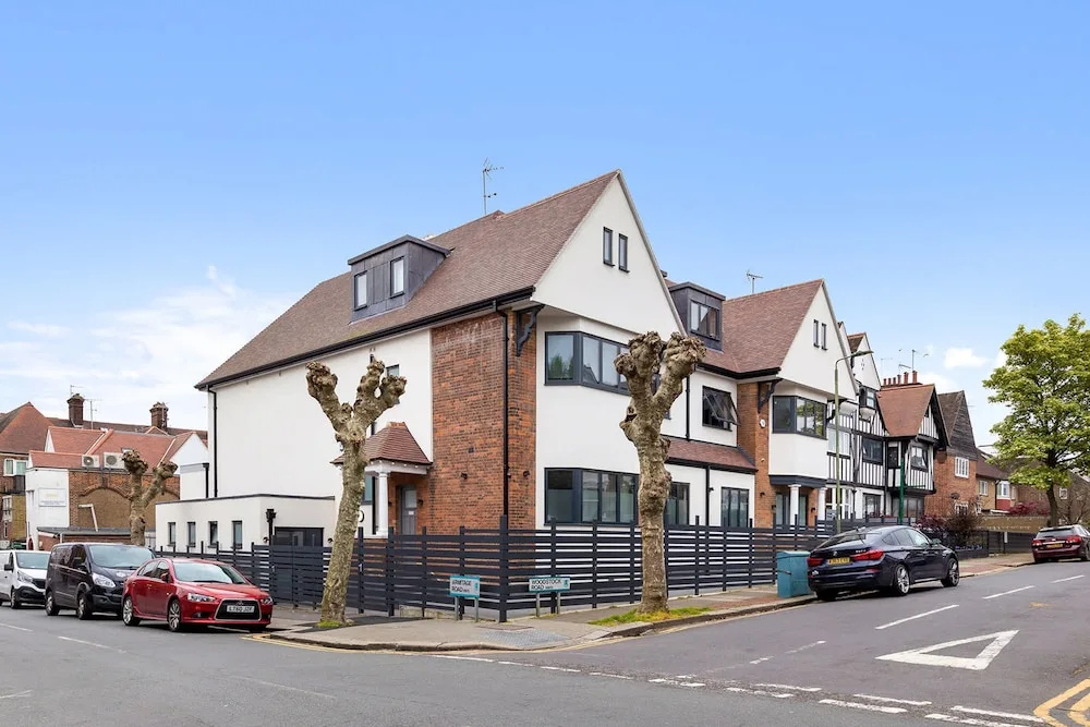 Modern Spacious Suite Sleeps 4 in Central London