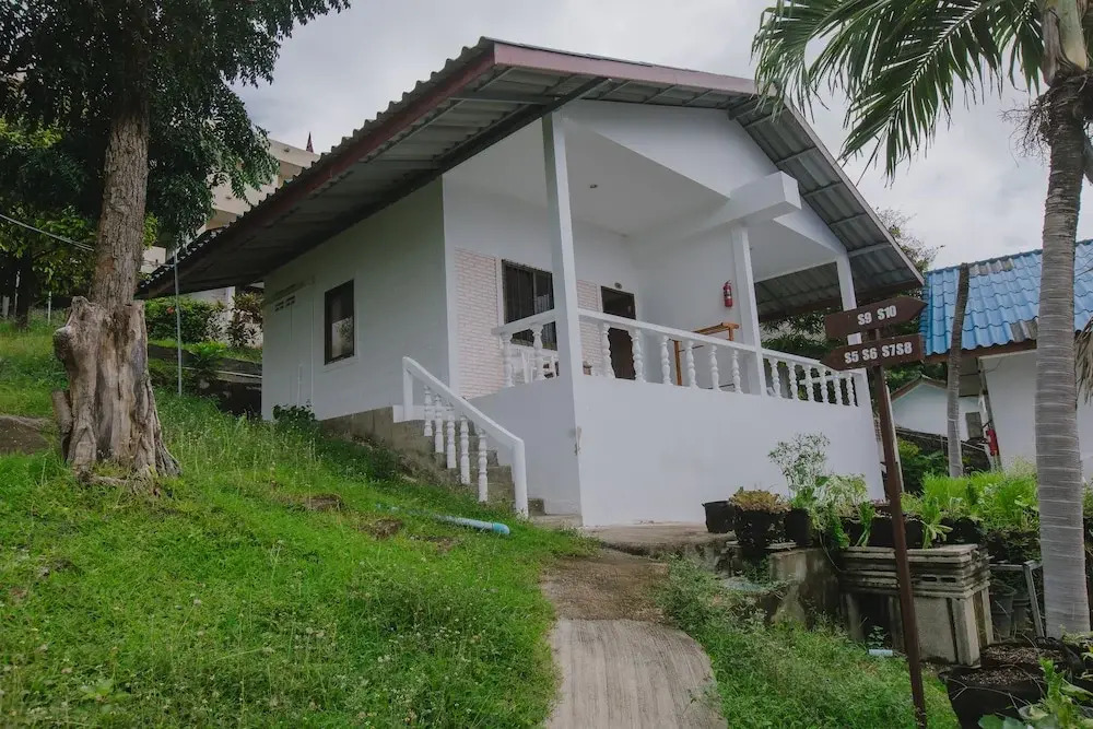 Бунгало с балконом в Kataonsea Bungalows