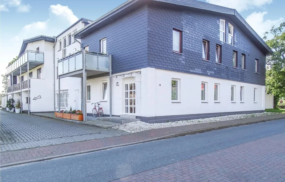 Awesome Apartment in Warwerort With 2 Bedrooms and Internet