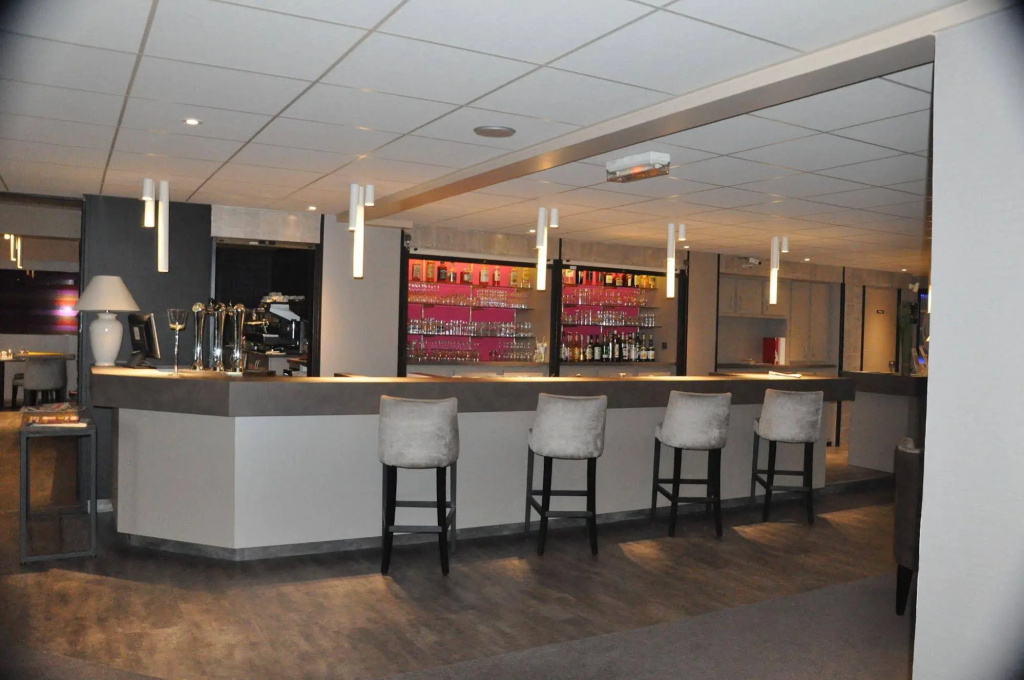 Lobby & Reception