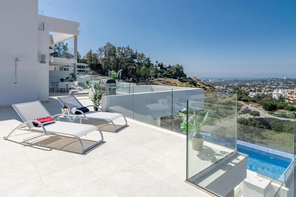 LMR1-Penthouse with 187m2 terrace and private pool
