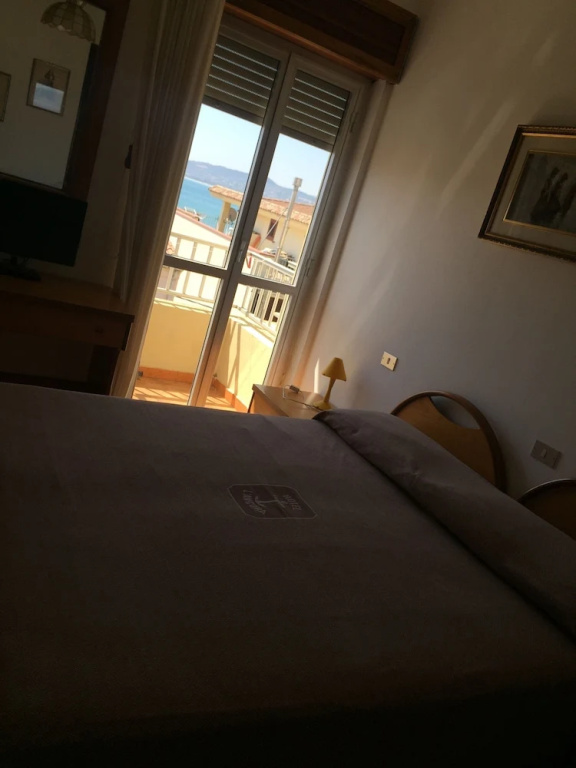 Economy room