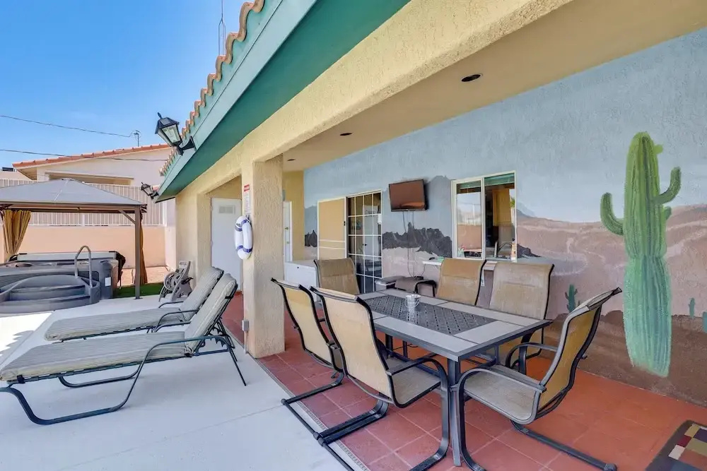 Pool & Hot Tub: Pet-friendly Lake Havasu Home!