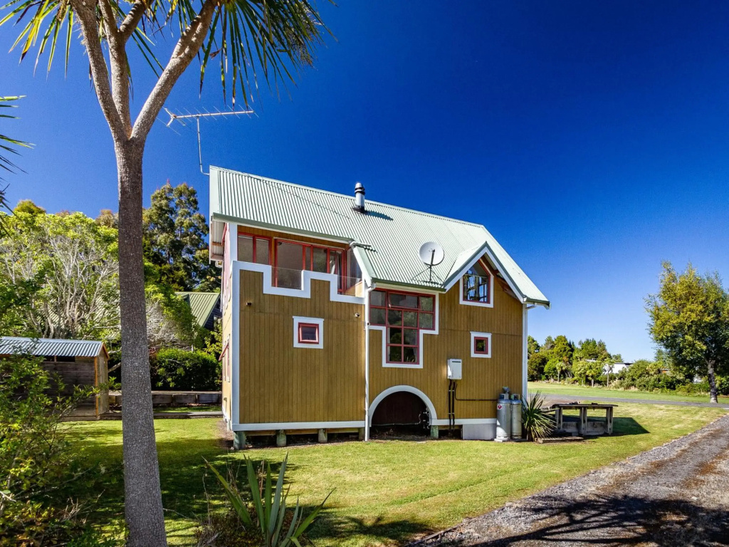 The Gingerbread House with Spa - Ohakune Holiday Home