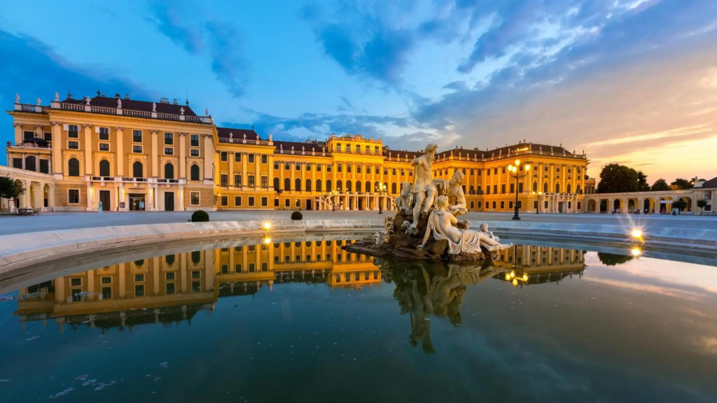 Ruby luxurious new 1 bedroom apartment with view of Schönbrunn Palace