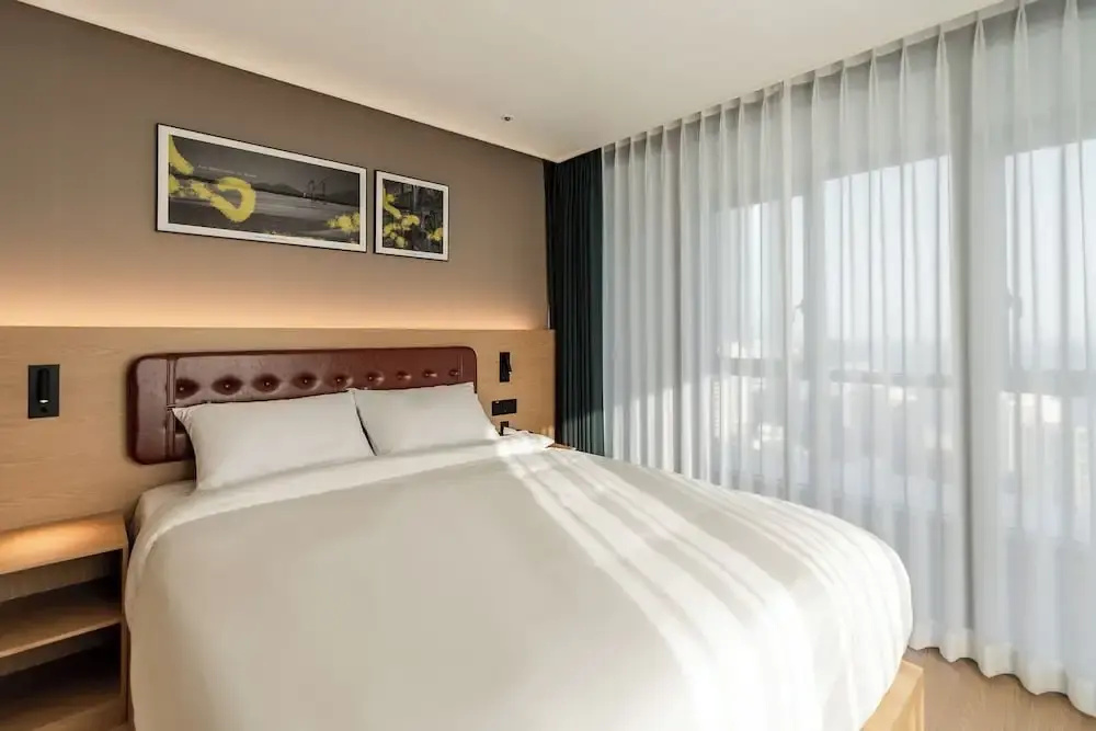 Double Suite (full double bed)
