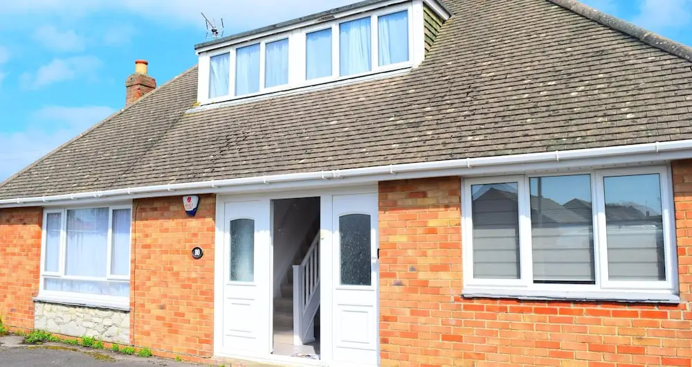 Charming 4-bed Cottage in Hayling Island - Hot Tub