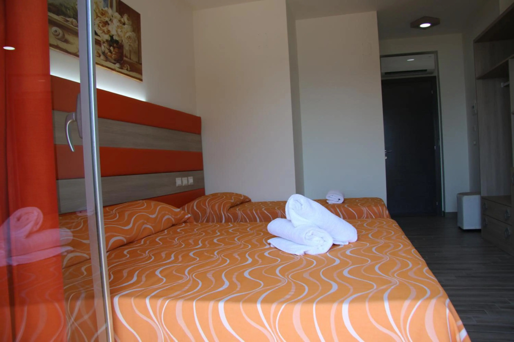 Отель Hôtel Montaigne в Париже