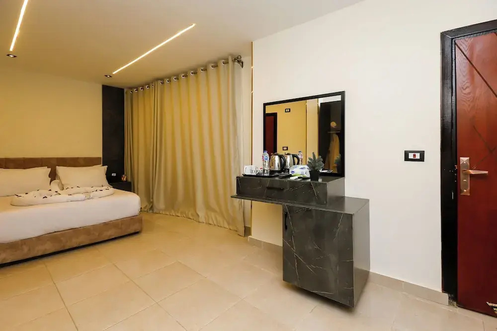 Taj pyramids view inn - фото 36