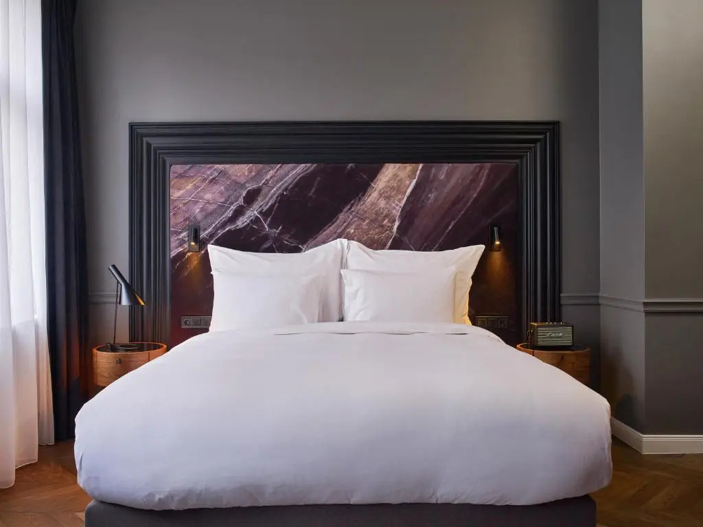 Superior Double room with courtyard view (full double bed)
