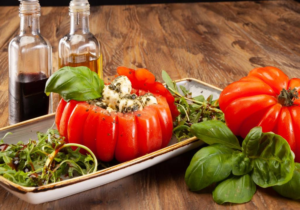 Food & Beverage