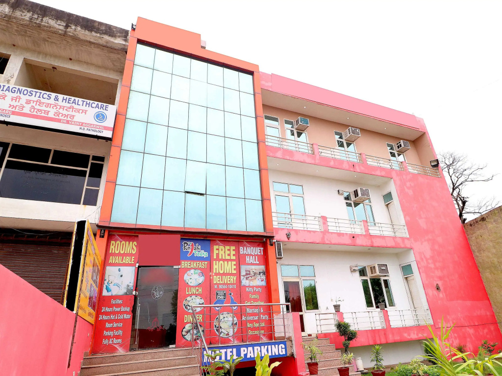 Hotel O Punjab Residency
