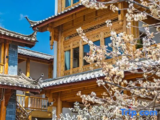AJUN'S FRIENDS' LODGE | 360° Snow Mountain View | Private Garden · Sunny Courtyard