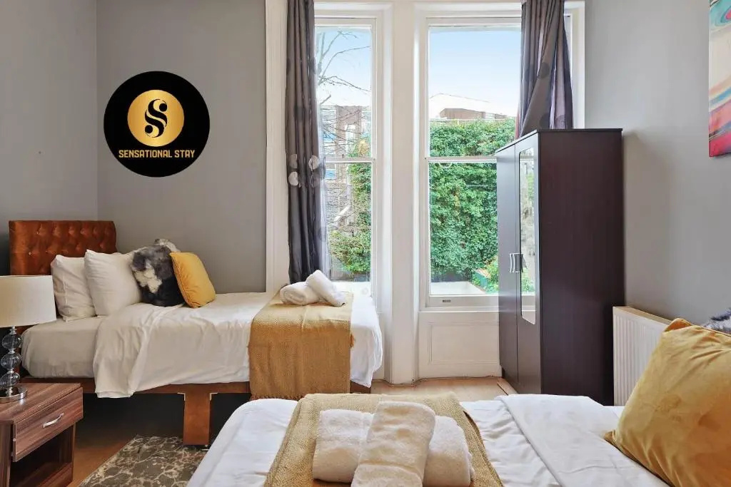 2 Bedroom Apt at Sensational Stay Serviced Accommodation - Kilburn High Road
