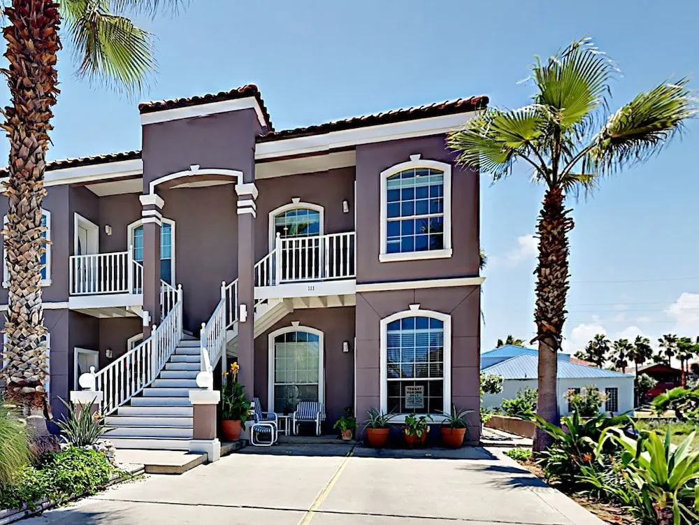 105 E Corral St Condo Unit D - 2 Br condo by RedAwning