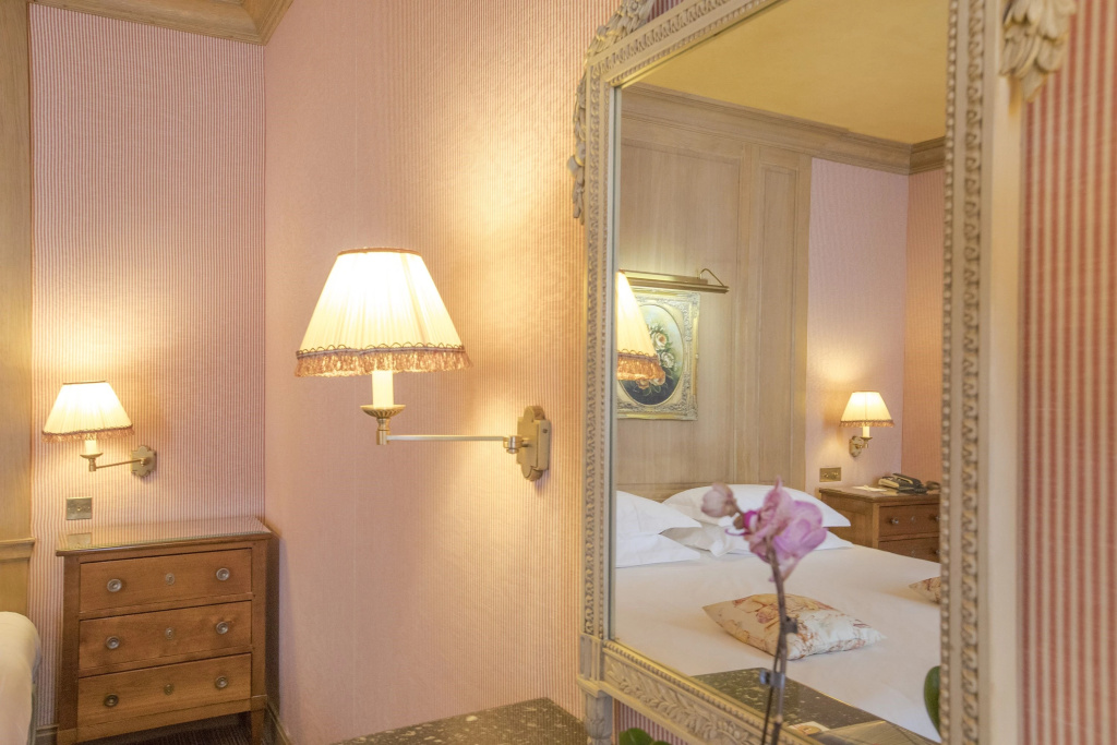 Hotel Chambiges Elysées photo 3