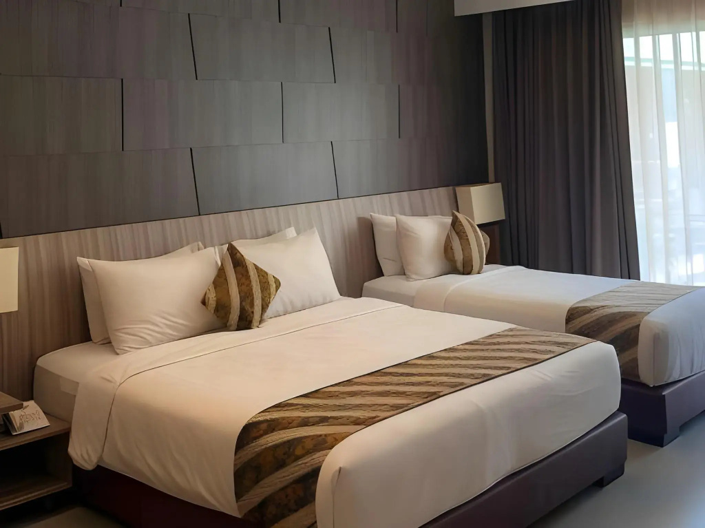 Grand Laguna Hotel & Villa