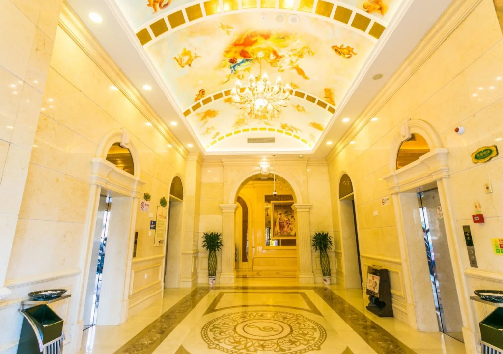 Lobby & Reception