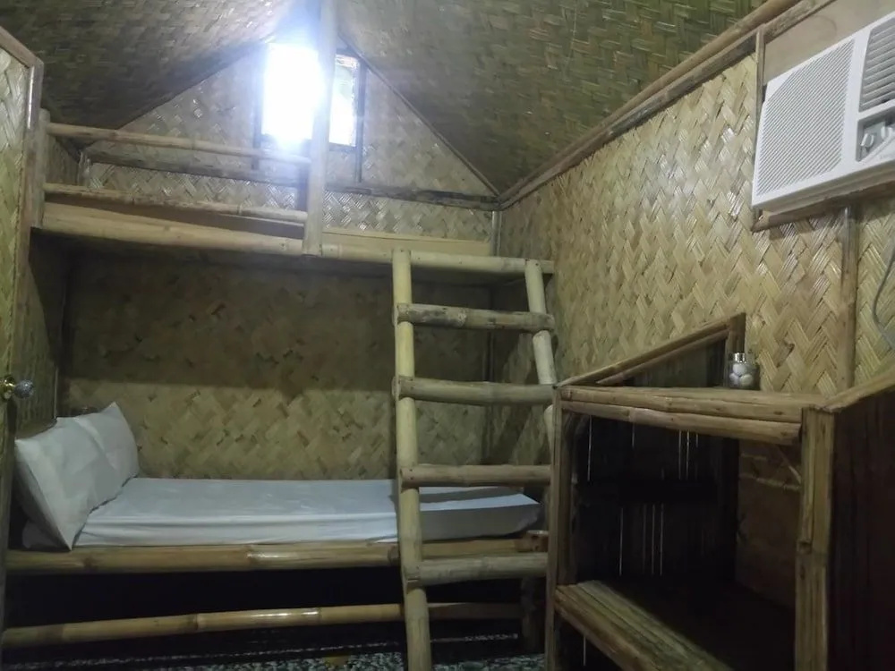 Bahay Kawayan Backpackers Inn