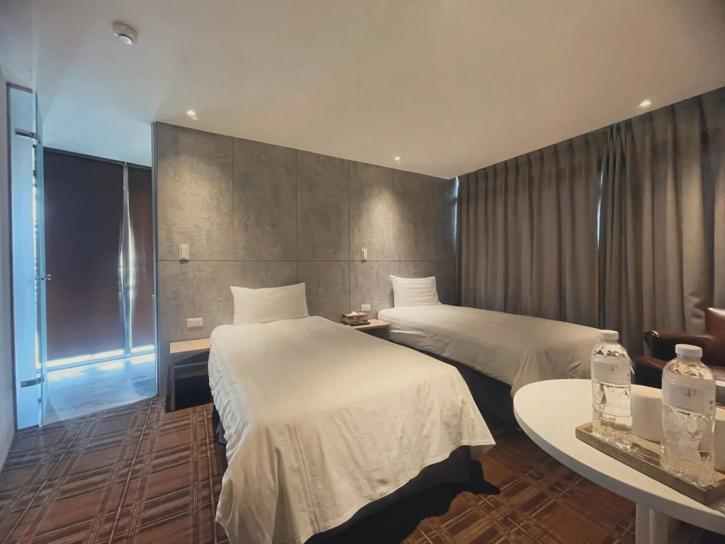 Roaders Hotel Zhonghua - Général