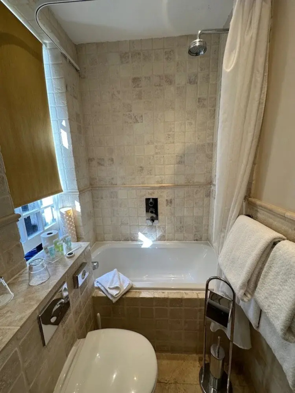 Comfort room