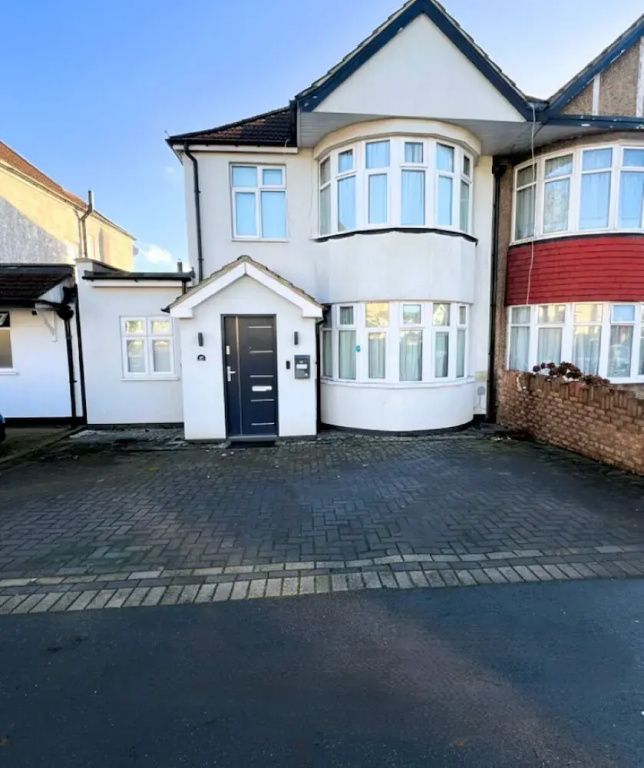 Harrow Family Home with Garden & Drive