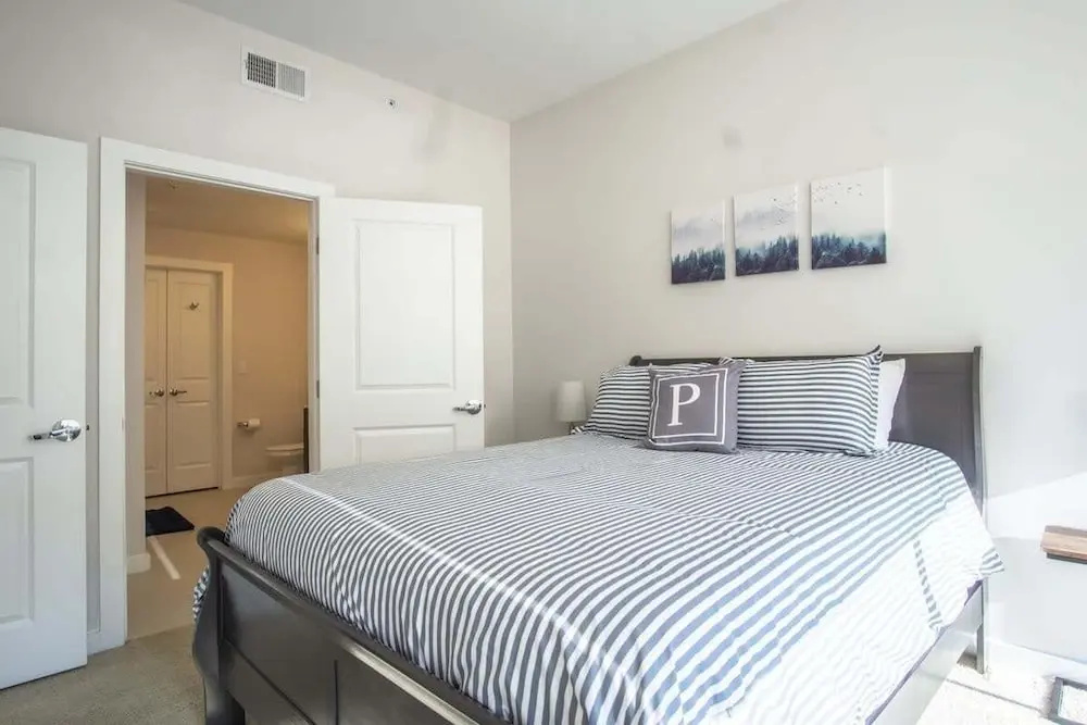 High Rise 2 Bedroom apartment in a Great location 2 Apts by RedAwning