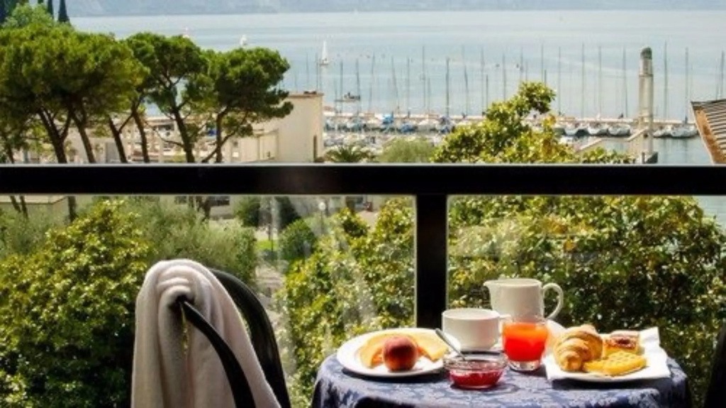 Balcony & Terrace