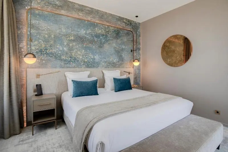 Deluxe Double room (full double bed)