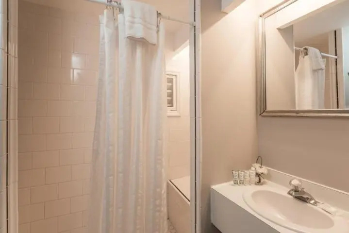 Alexander's Guesthouse - Adults Only - Chambres