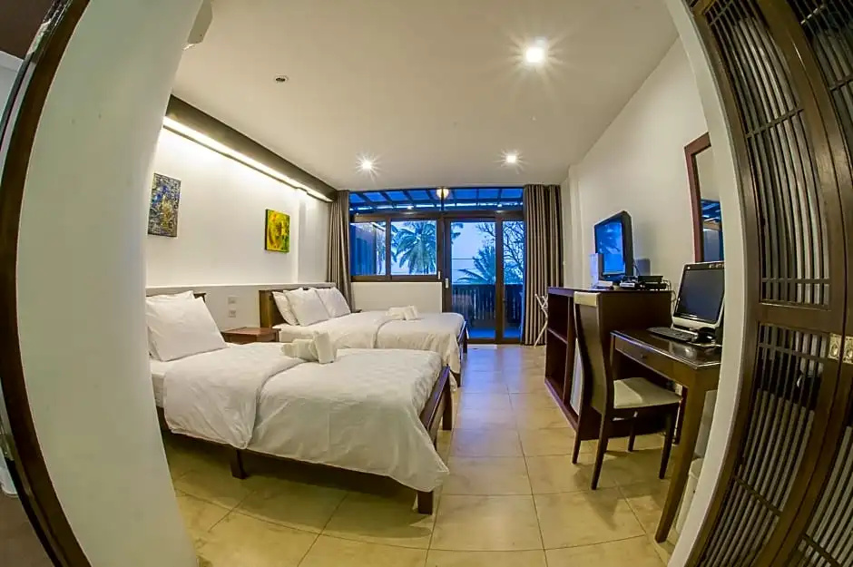 Standard Triple room with sea view