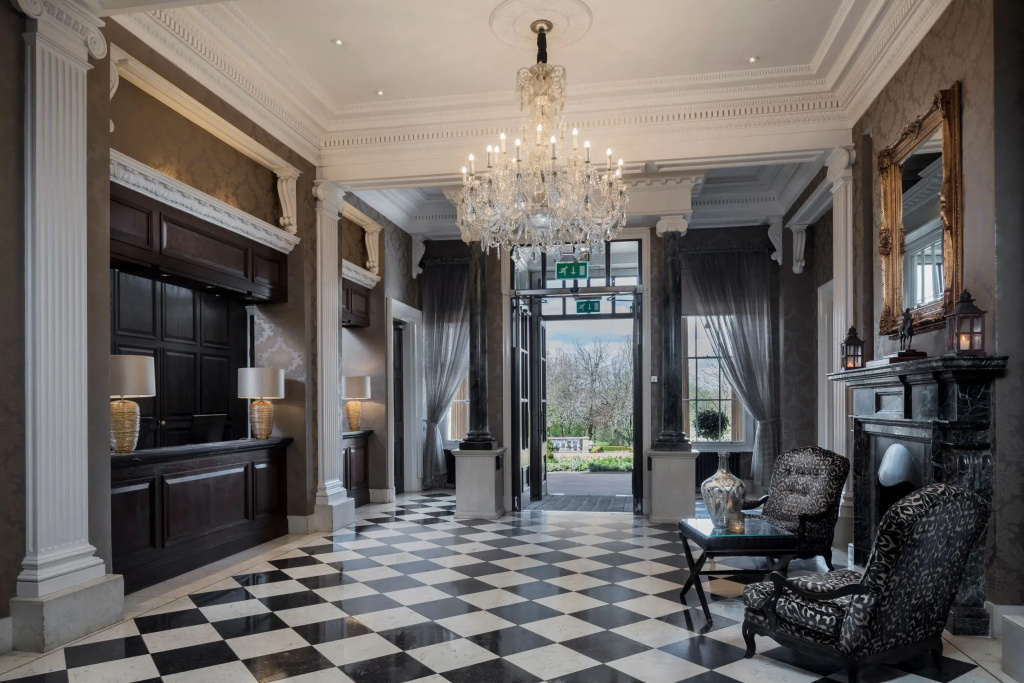 Lobby & Reception