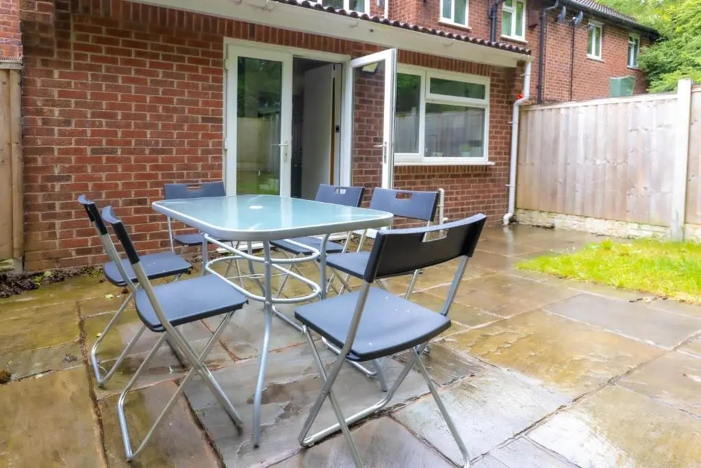CAPRI 13 SA - 3 bed House, Close to Loughborough Uni and M1 motorway, EV car facilities, Free Parking, Free Wifi - Ask for contractor rates!