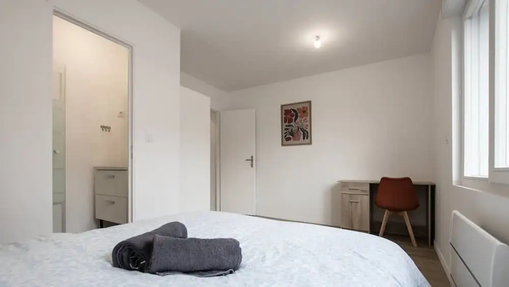 Afficher la photo 8 — Le Quai 22 Gare d Arras - 3 Chambres et 3 sdb