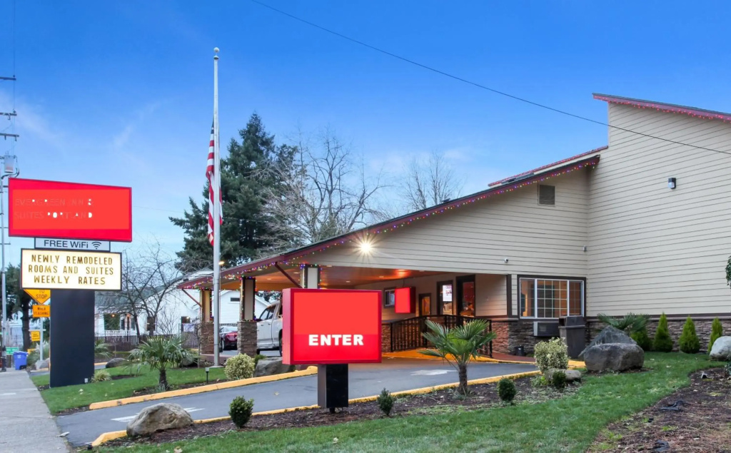 Evergreen Inn & Suites Portland Airport