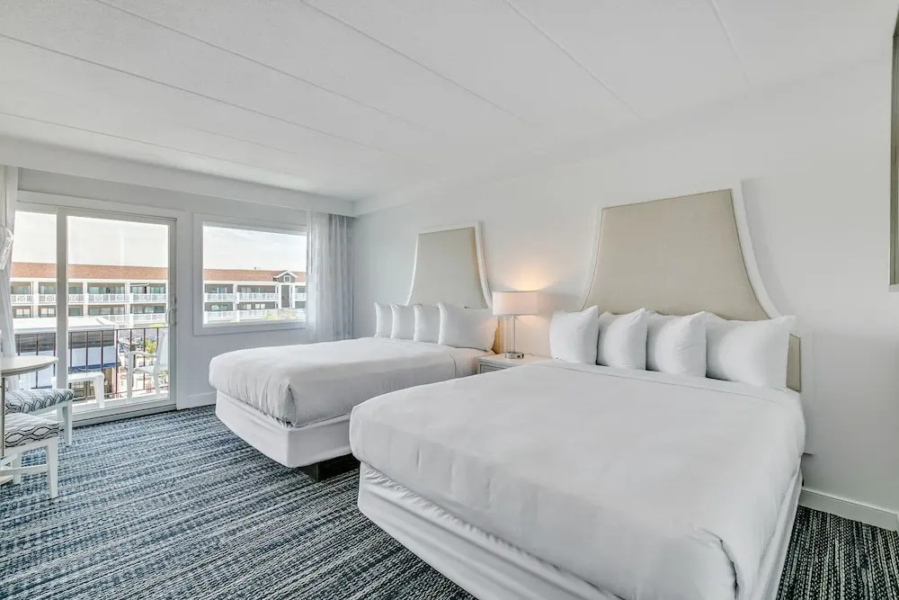 Classic Double room with balcony (full double bed)