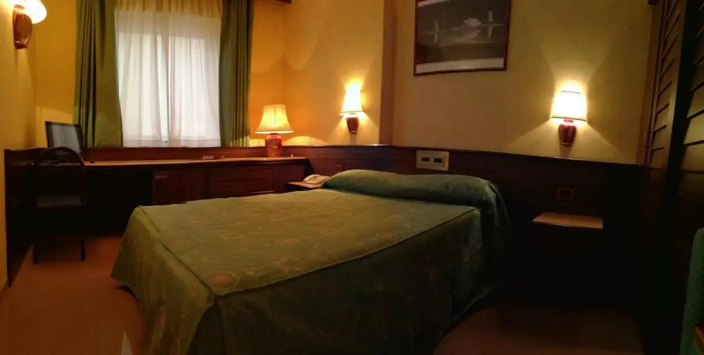 Double room (full double bed)