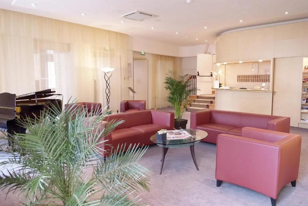 Lobby & Reception