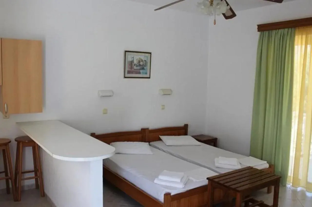 Eristos Beach Hotel - фото 4