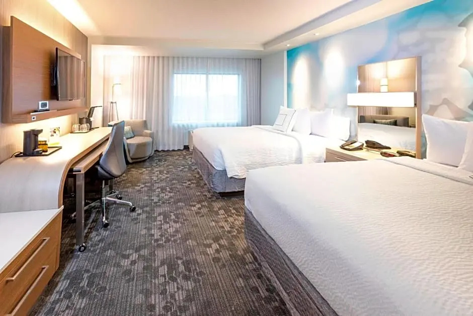 Standard Quadruple room with street view