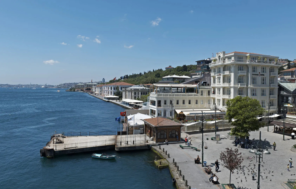 Beach & Waterfront