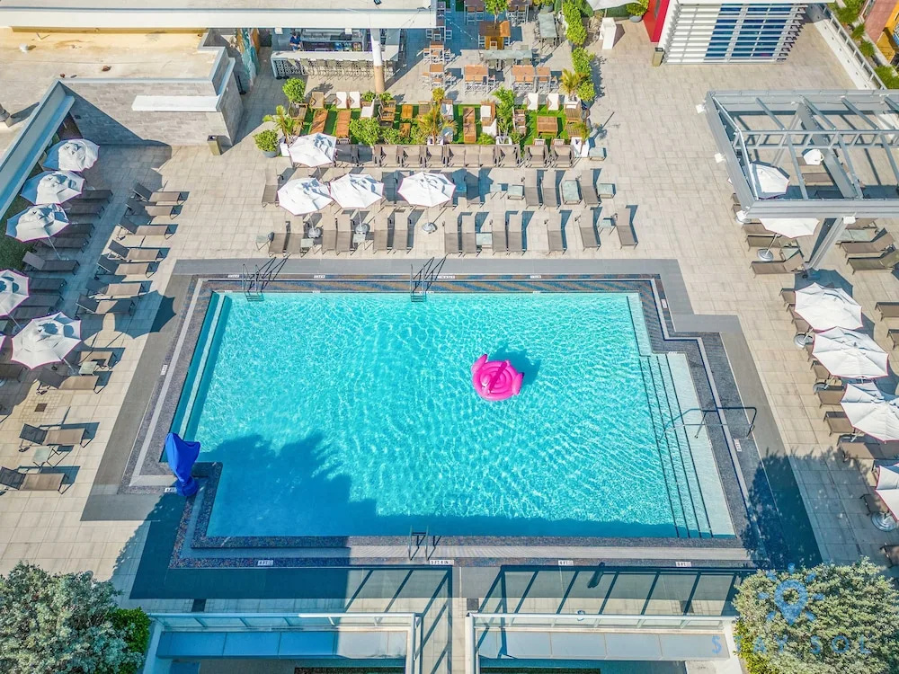 Beautiful Apartment w Rooftop Pool and Amenities