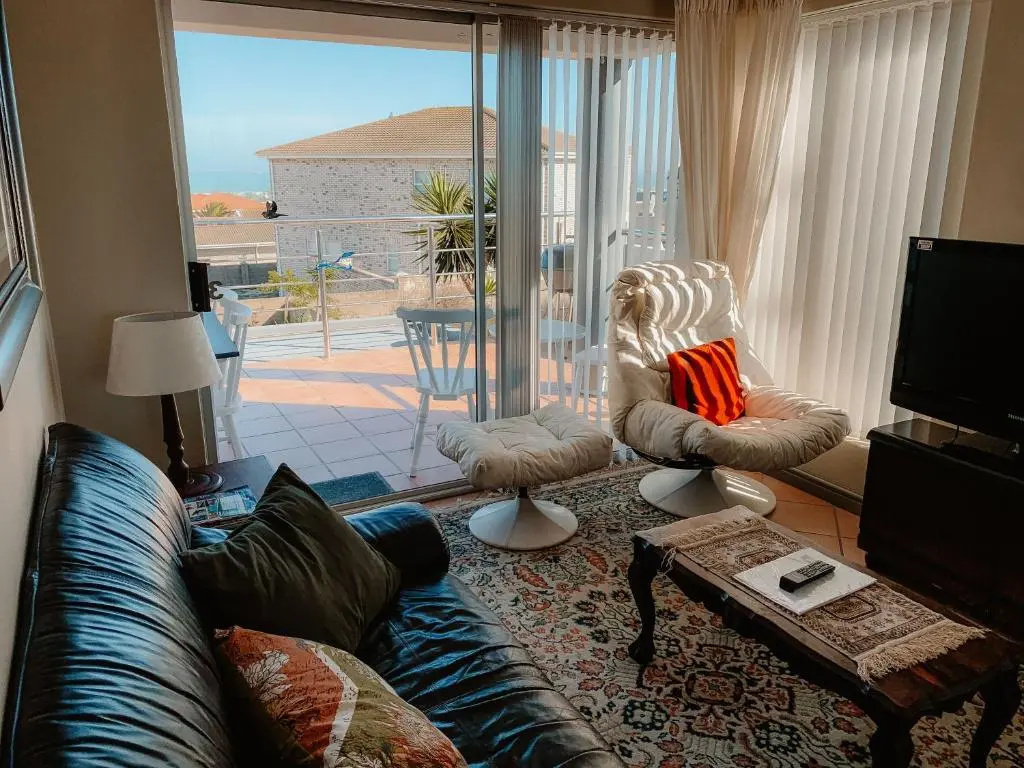 2 Bedrooms Apartment with bay view