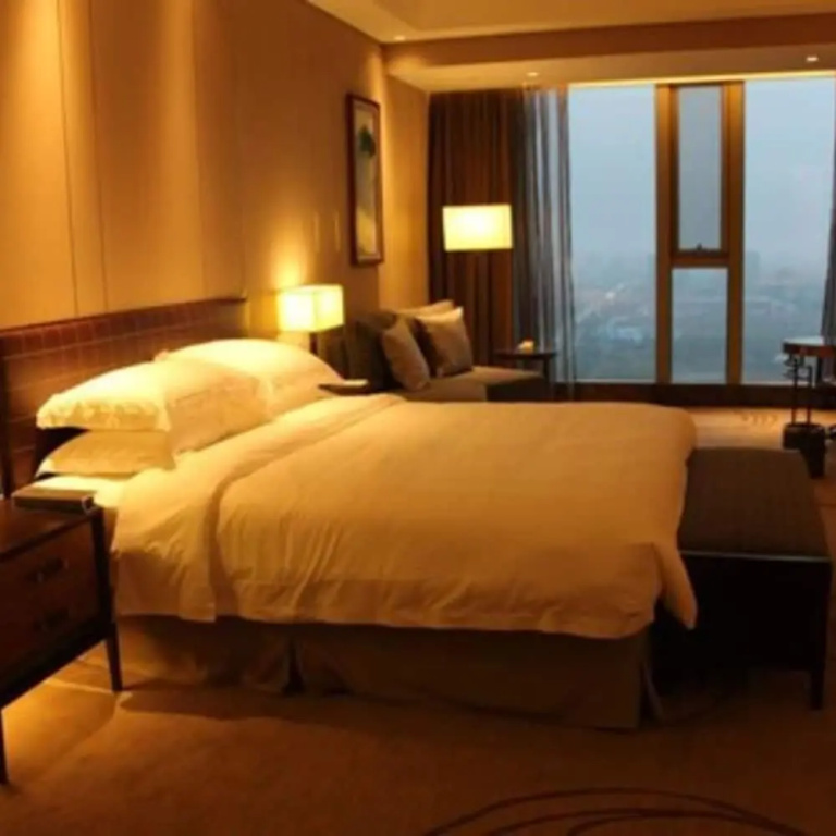 Standard room with lake view