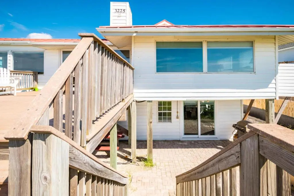 Daze At Sea by Oak Island Accommodations