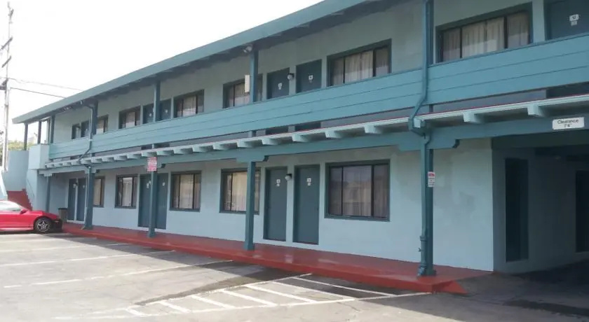 Roberts At the Beach Motel