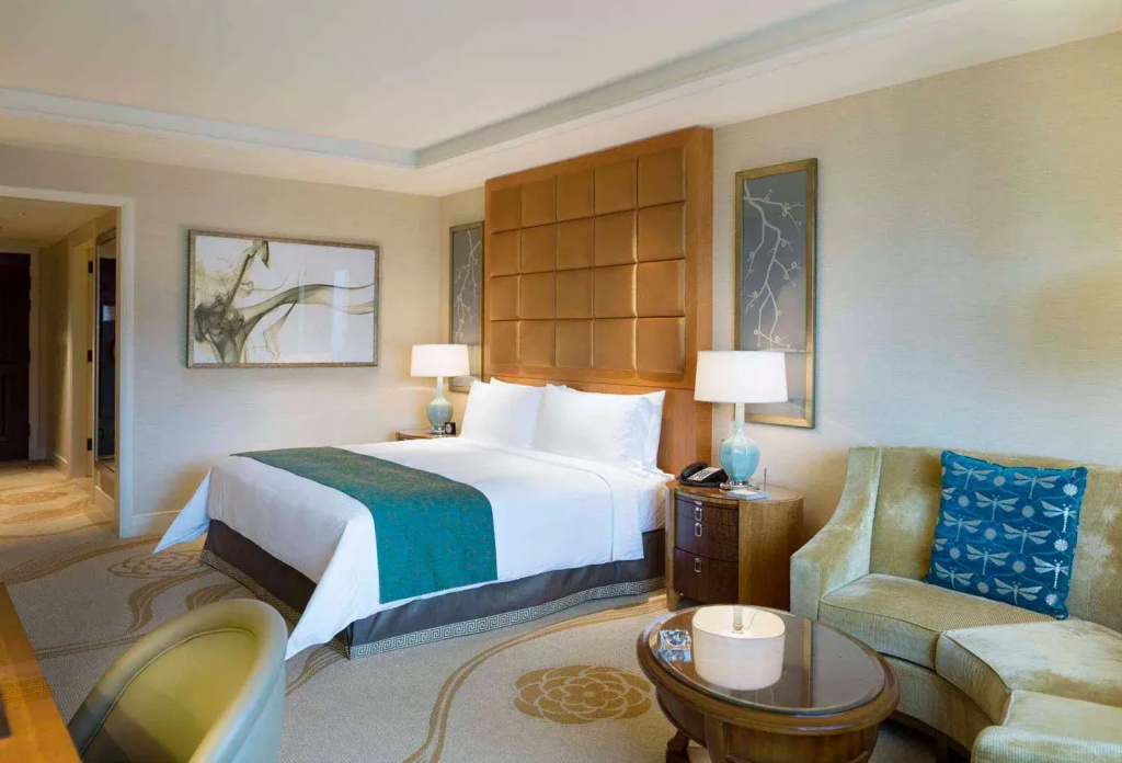 Deluxe Double room with Eiffel Tower view (full double bed)