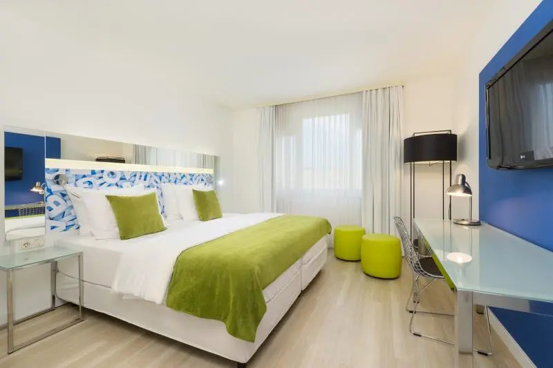 Deluxe Double room (full double bed) (bed type is subject to availability)
